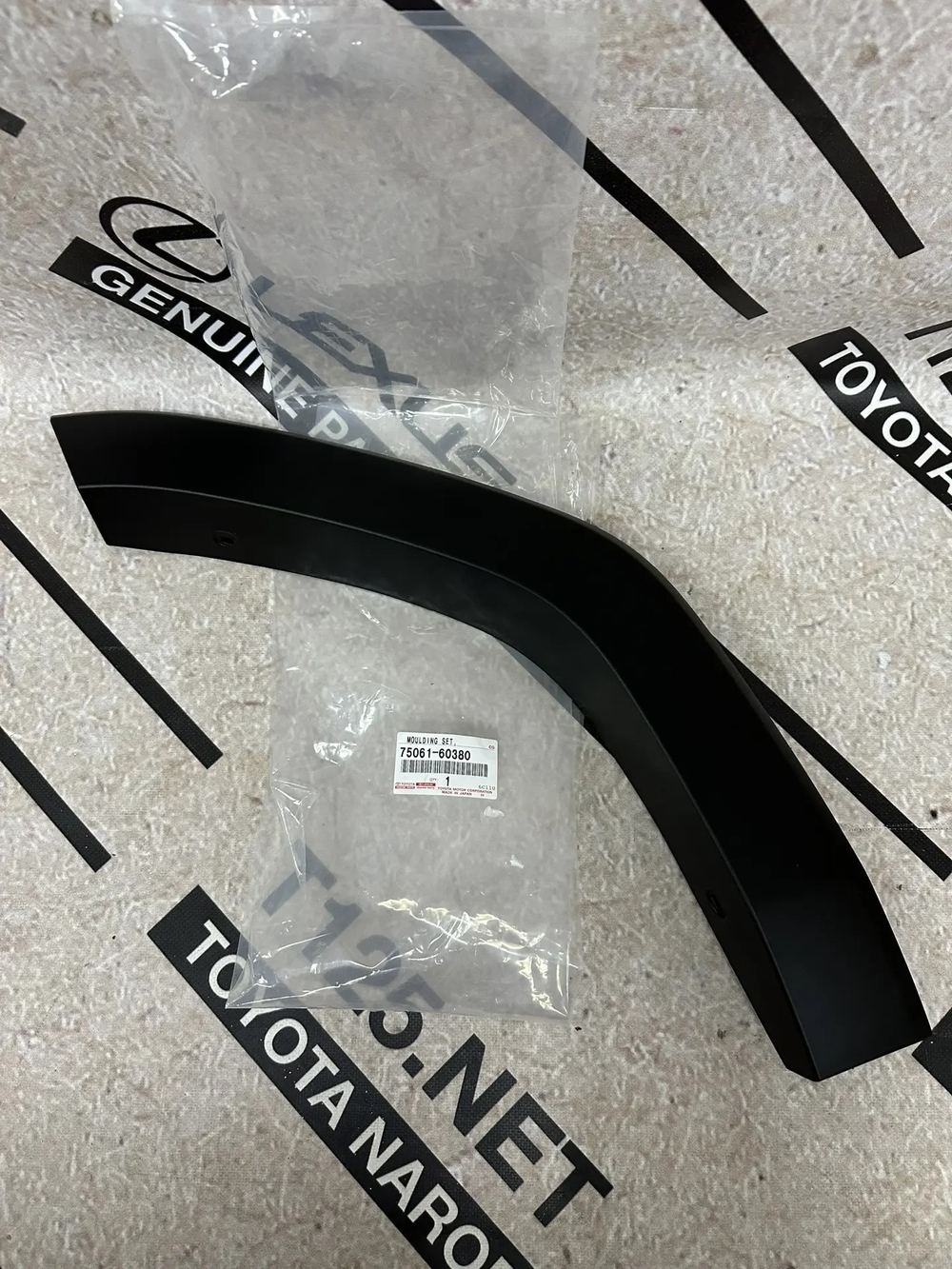 Накладка двери задней правой LC250 TOYOTA 7506160380