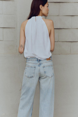 ZARA ТОП ИЗ СМЕСОВОЙ ТКАНИ РАМИ С ВОЛАНАМИ И ГОРЛОВИНОЙ ХАЛТЕР, БЕЛЫЙ