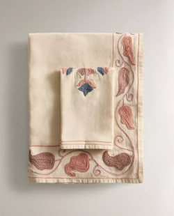 ZARA HOME ХЛОПКОВАЯ СКАТЕРТЬ С ВЫШИВКОЙ, РОЗОВЫЙ