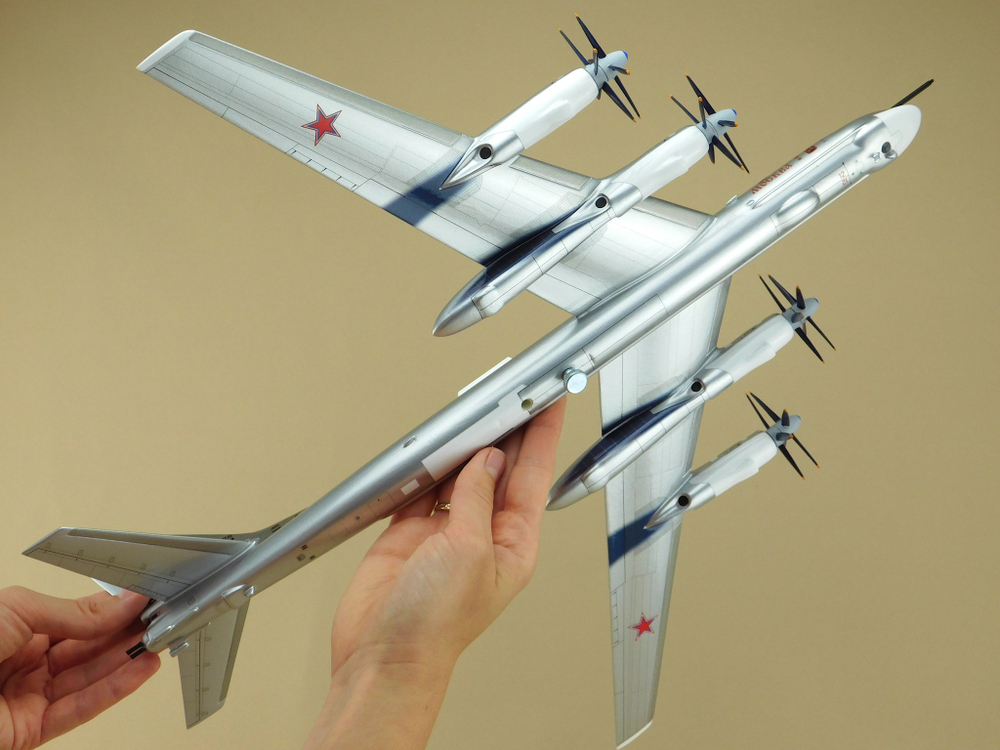Модель самолета Ту-95МС (М1:100, Москва, RF-94126, 12)