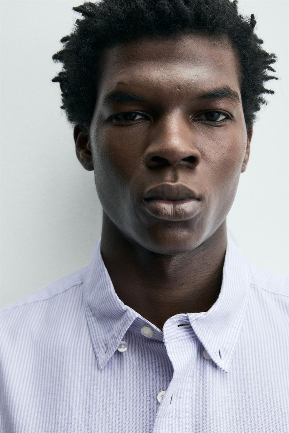 ZARA РУБАШКА С ФАКТУРНОЙ ОТДЕЛКОЙ, БЕЛЫЙ/НЕБЕСНО-ГОЛУБОЙ