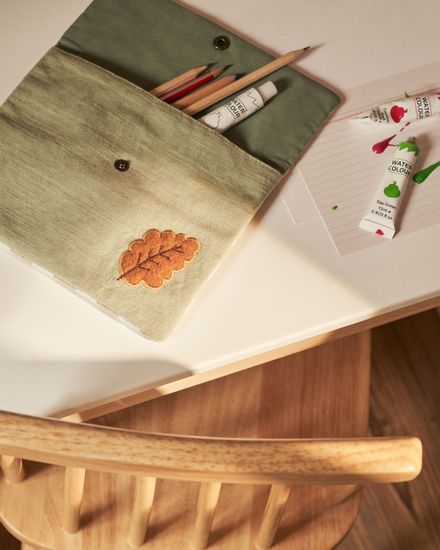 Serwa Письменный стол из белого МДФ с ножками из массива сосны La Forma Испания 