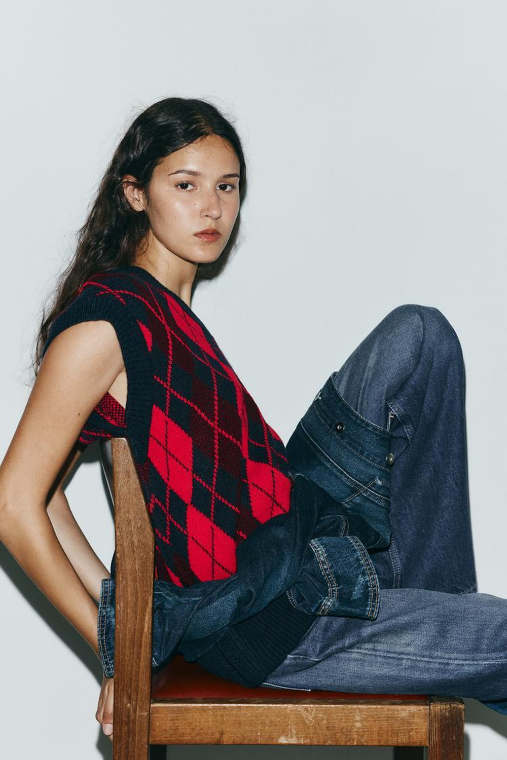 ZARA ТРИКОТАЖНЫЙ ЖИЛЕТ ОВЕРСАЙЗ С УЗОРОМ «РОМБЫ», КРАСНЫЙ/ТЕМНО-СИНИЙ