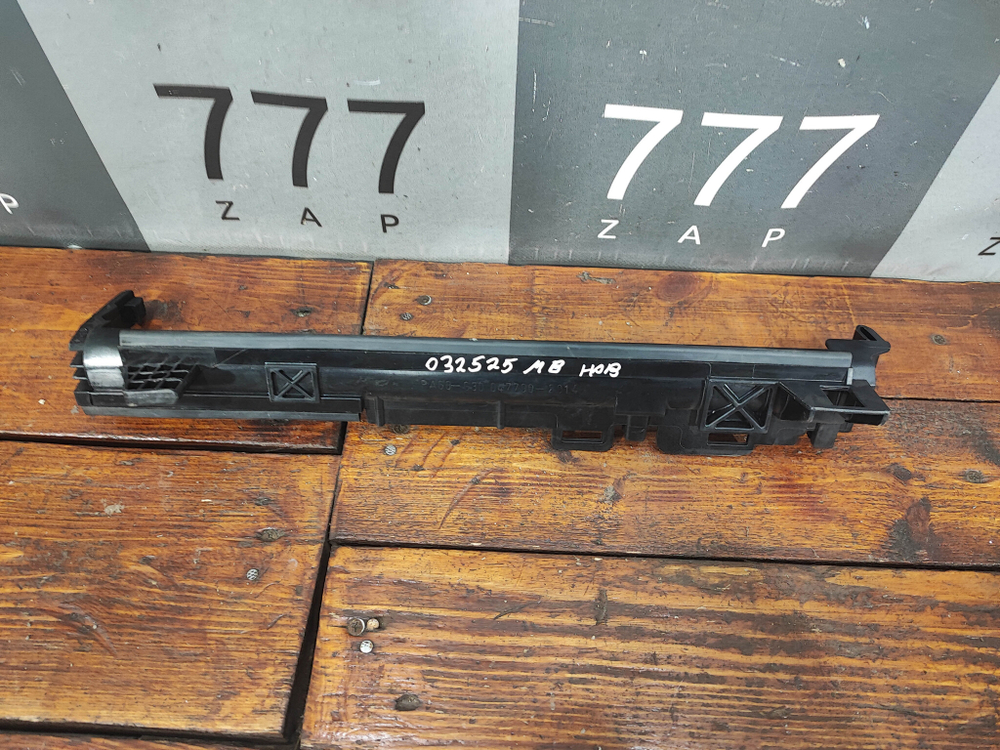 Кронштейн радиатора C (W204) Новый Оригинал 0477902914