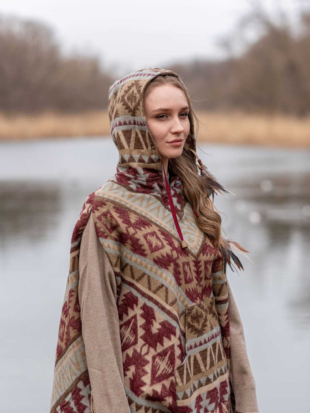 Пончо женское шерстяное с орнаментом