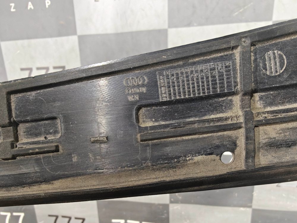 Пыльник капота Audi A5 (F5) 16-25 Б/У Оригинал 8W6823124