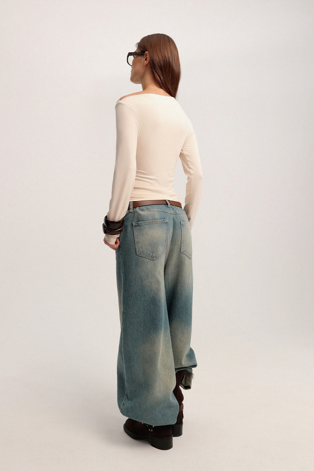 Лонгслив с асимметричным вырезом