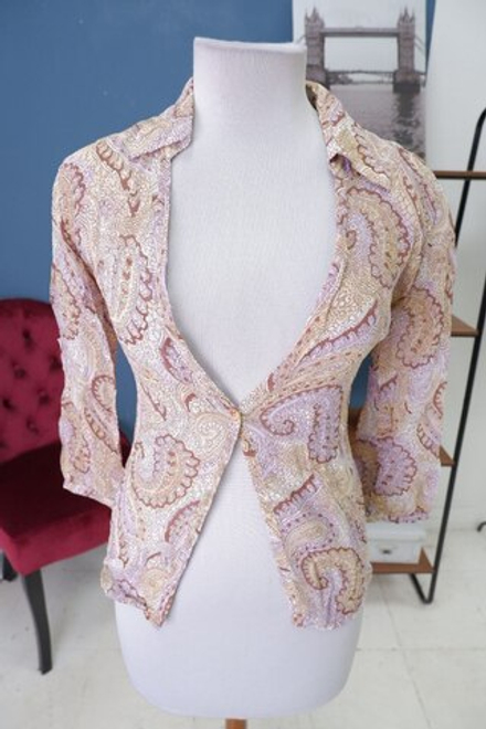 Жакет светлый с узорами 40 размер