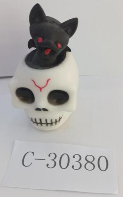 Череп с летучей мышью, с-30380