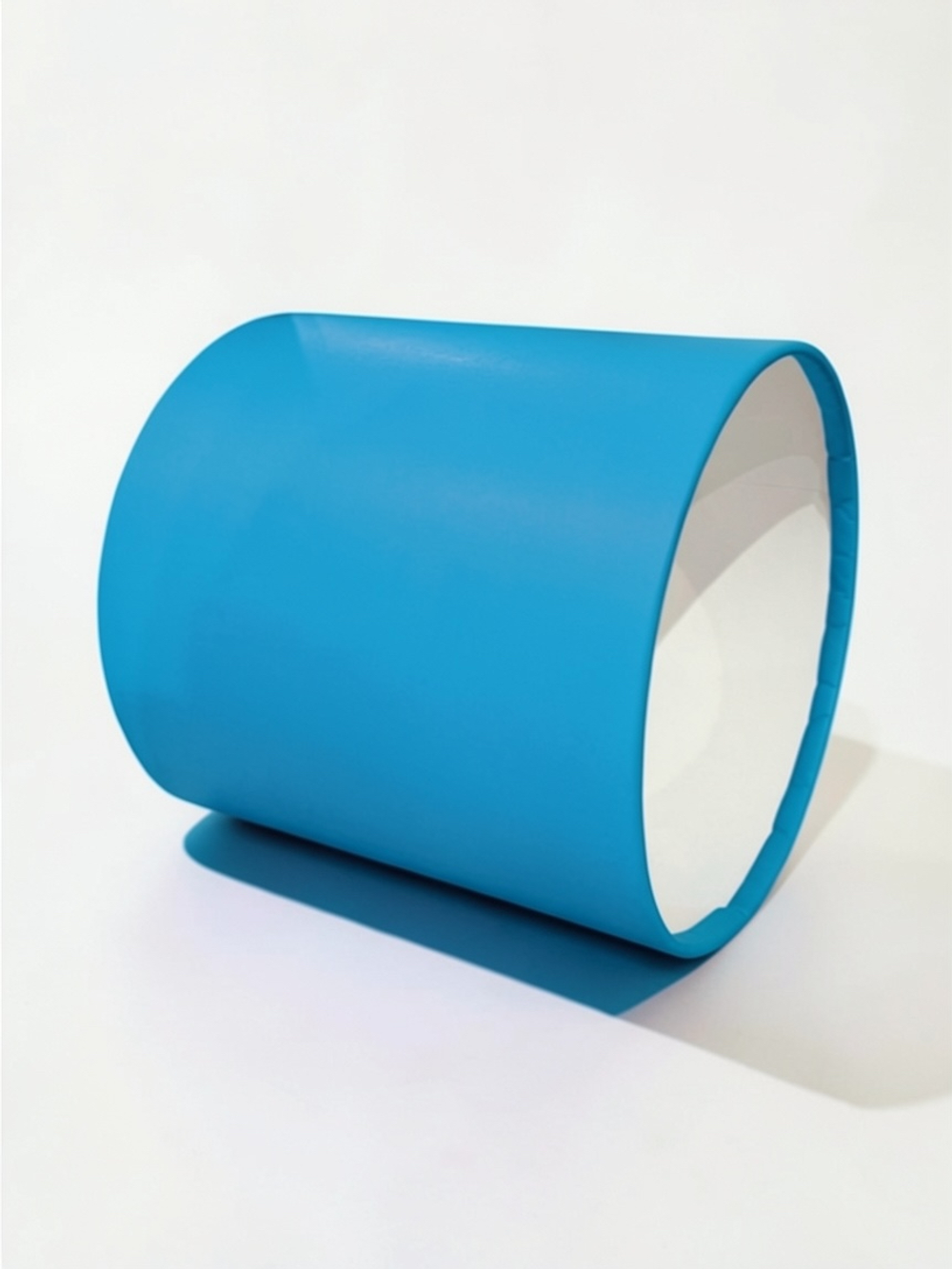 Бюджетная шляпные коробка с завальцовкой без крышки(ламинированая бумага) .Цвет; Ярко голубой.