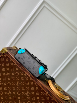 Louis Vuitton Steamer Wearable Wallet