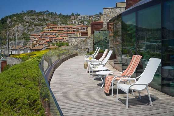 Кресло Net Lounge белое с серой подушкой