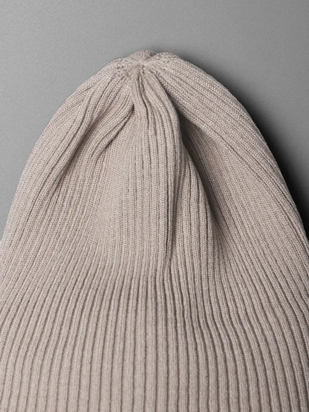 Женская шапка бини на осень