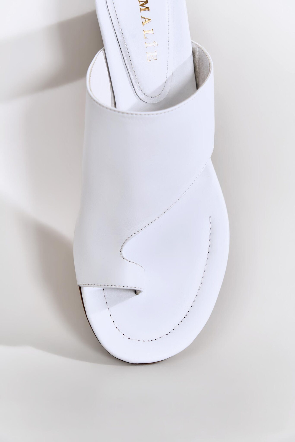 Мюли на низком каблуке из натуральной кожи AFINA / белый