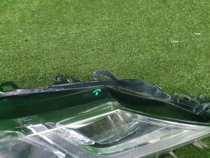 Стекло фары правое Toyota Camry xv70 (2017-н.в.)