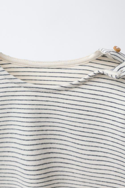 ZARA КОМПЛЕКТ ИЗ ФУТБОЛКИ И БРЮК В ПОЛОСКУ, ЭКРЮ/ЧЕРНЫЙ