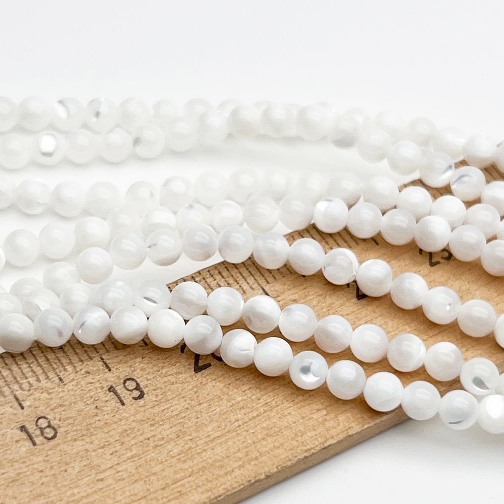 Перламутр Шар бусины, цвет белый, диаметр около 4 мм, цена за нить 38 см