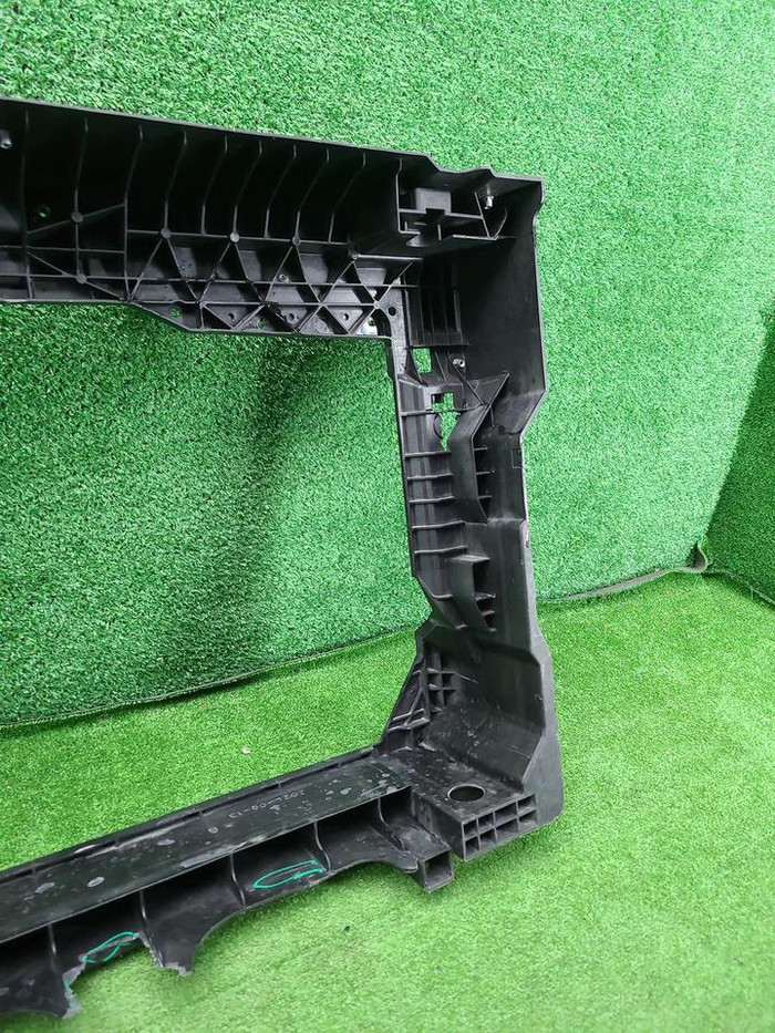 Телевизор Hongqi HS5 (2019-н.в.)