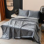 Велюровое покрывало в клетку с наволочками OVL038