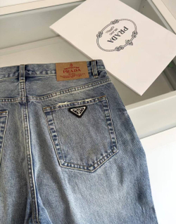 Джинсы Prada