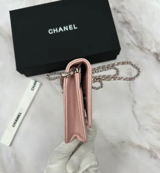 Сумка-кошелек Chanel Wallet On A Chain светло-розовый