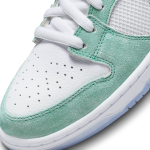 DUNK LOW SB x April Skateboards "Turbo Green"