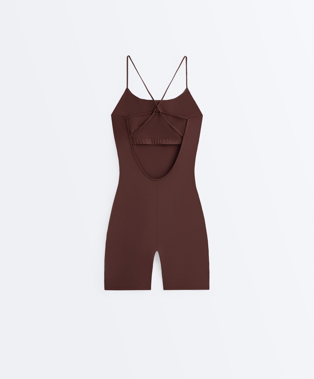 Oysho Короткий комбинезон Comfortlux с перекрестными бретелями, шоколадный