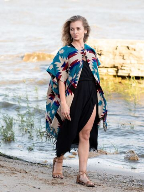 Накидка с этническим геометрическим орнаментом