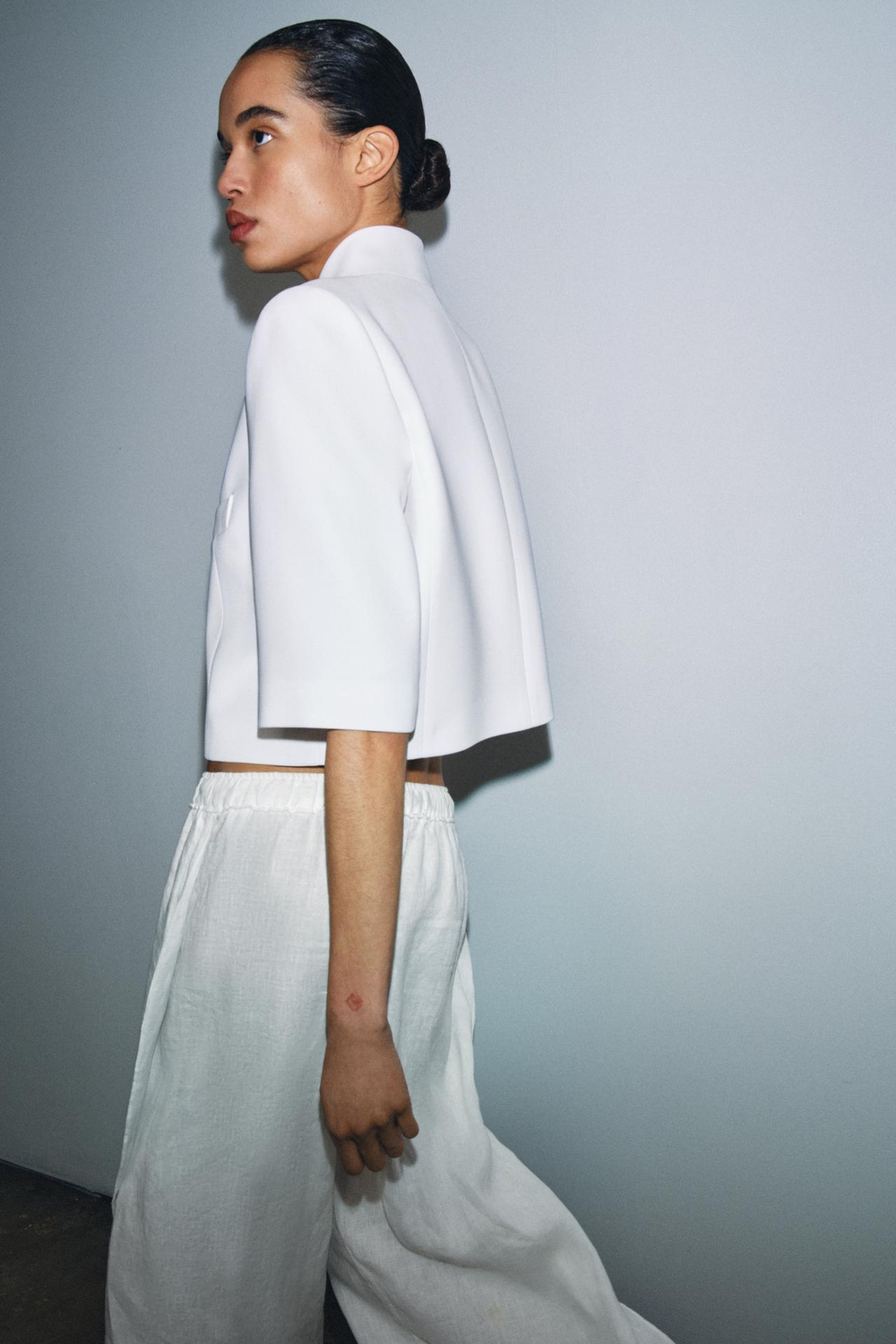 ZARA УКОРОЧЕННЫЙ БЛЕЙЗЕР С КОРОТКИМИ РУКАВАМИ — ZW COLLECTION, ЭКРЮ