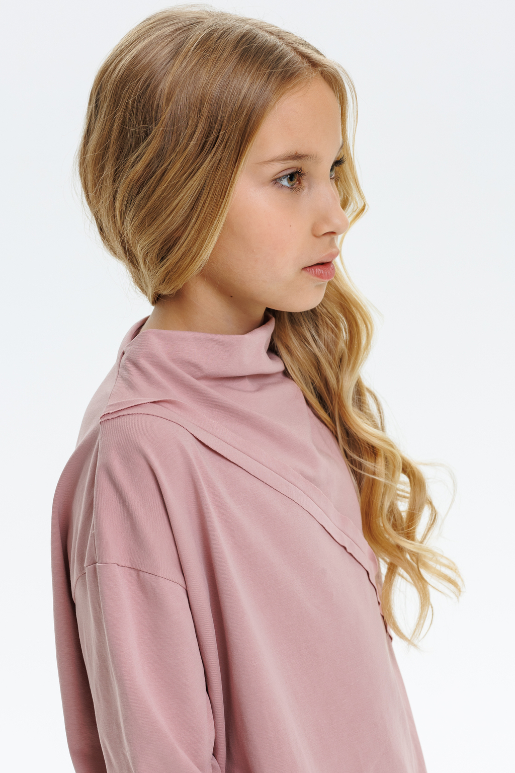 Лонгслив с горлом-хомутом