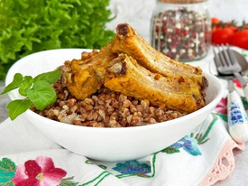 Свиные ребрышки с гречкой