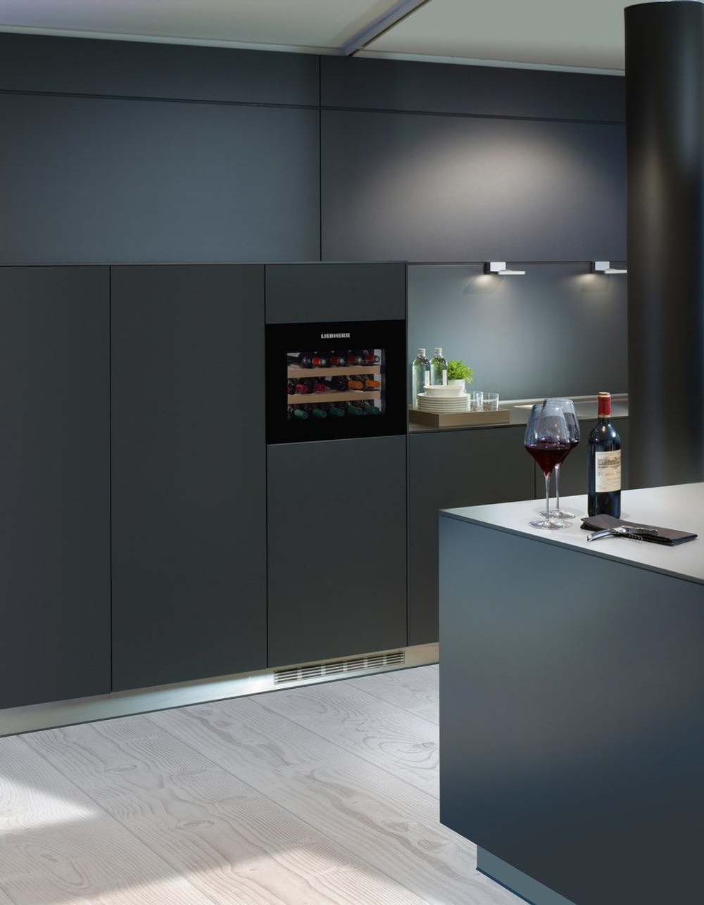 Встраиваемый винный шкаф Liebherr WKEgb 582