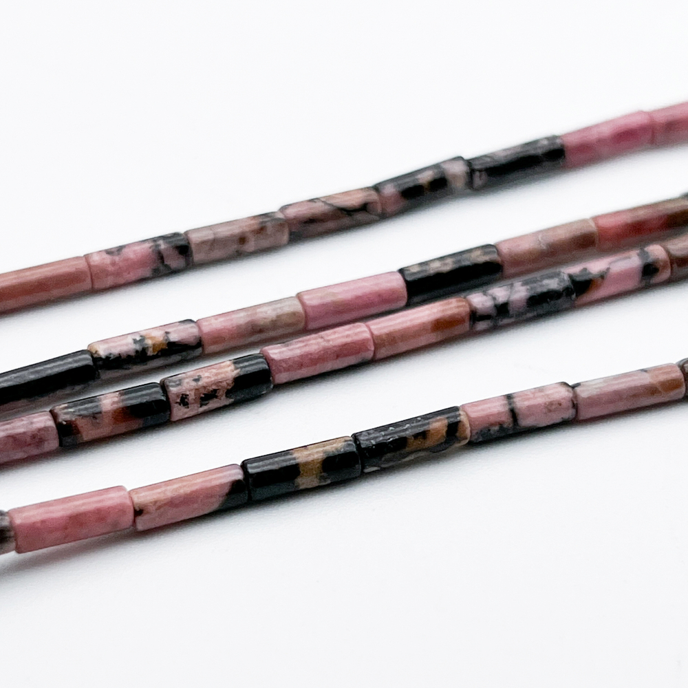 Родонит бусины, размер около 8*2,8 мм, цена за 23-24 шт (1/2 нити)