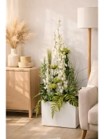 Напольная композиция из искусственных растений и цветов