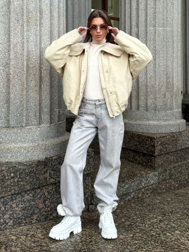 Утепленная женская куртка бежевого цвета