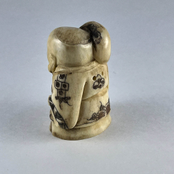 Статуэтка нэцкэ Мальчик с мешком волшебного риса