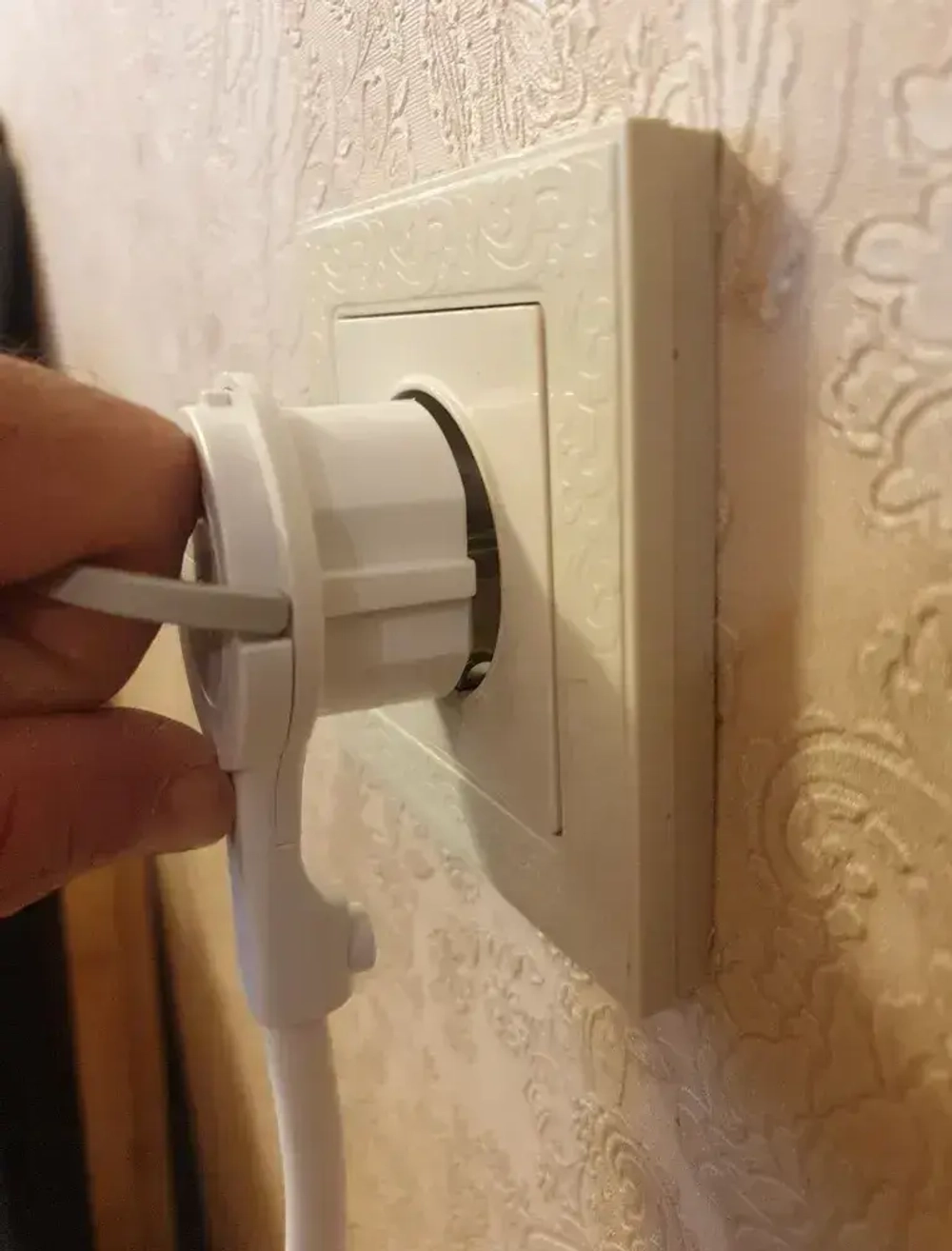 Удлинитель 2 розетки 0,5 метра с плоской потайной вилкой невидимкой угловой