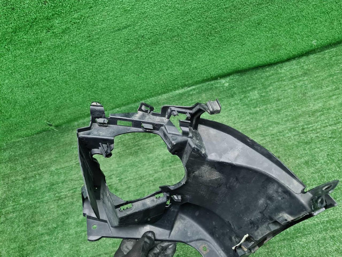 Кронштейн ПТФ правый BMW 3er F30 (2015-2020)