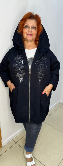 Ветровка-пыльник с разной длиной и "серебристым" принтом на груди