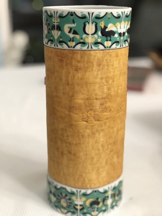 Ваза фарфоровая с берестой. Коллекция Изразец Коломенское. Птицы. Бревно (Log).