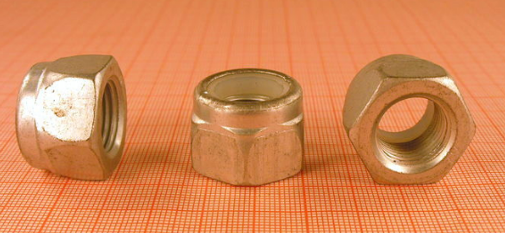 Гайка 16х1.50 с нейлоновым кольцом редуктора заднего моста (завод)