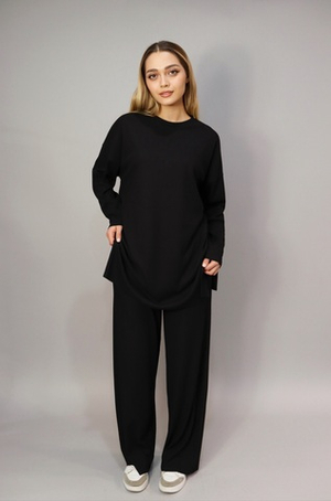 Костюм из трикотажа в рубчик