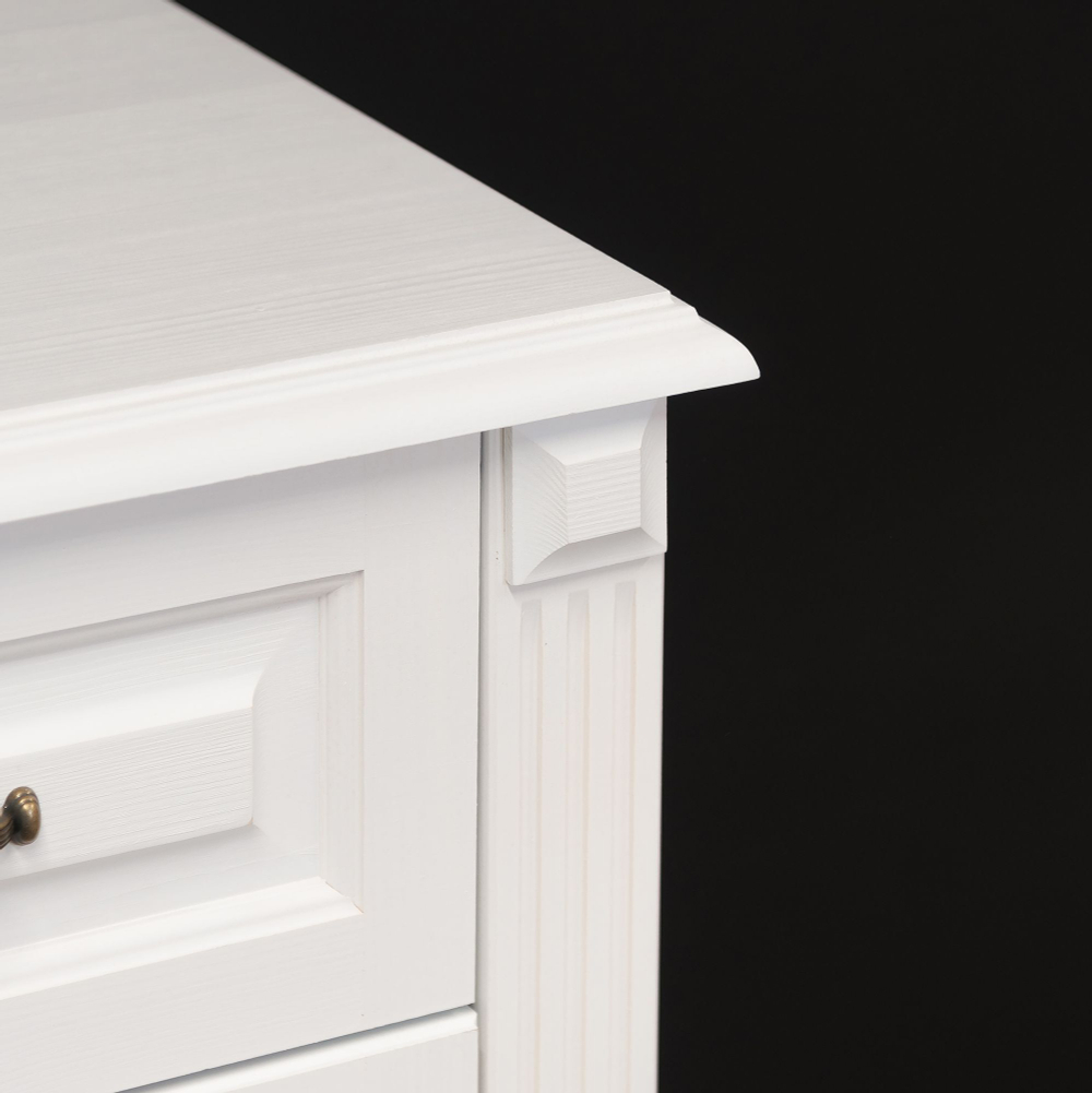 Комод белый с 7 ящиками и 2 дверцами Харви из массива сосны с филенкой для спальни и кухни в викторианском стиле, комод деревянный для вещей и одежды на ножках напольный