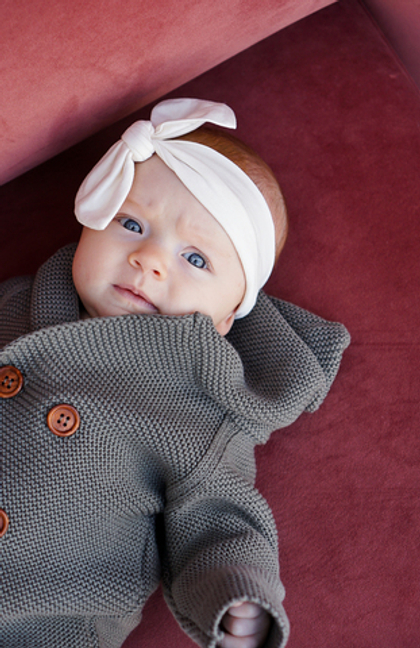 Вязаный жакет с капюшоном в цвете серый