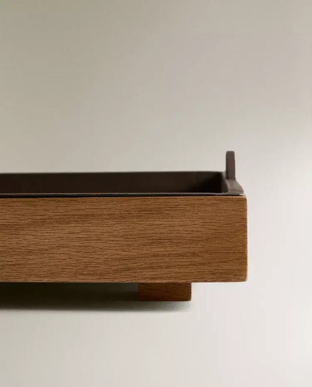 ZARA HOME ПОДСТАВКА ДЛЯ ОБУВИ С МЕТАЛЛИЧЕСКИМИ РУЧКАМИ, КОРИЧНЕВЫЙ