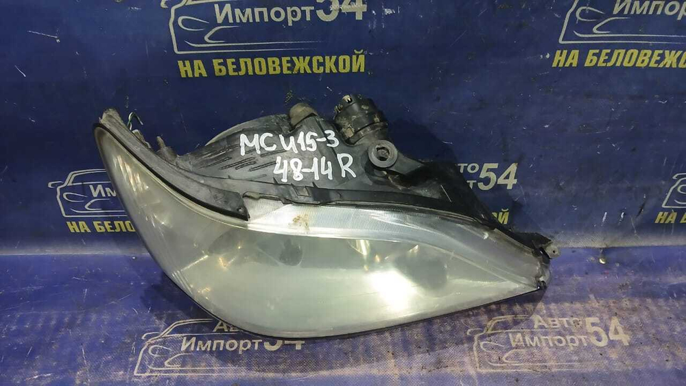 Фара передняя правая TOYOTA HARRIER 2000