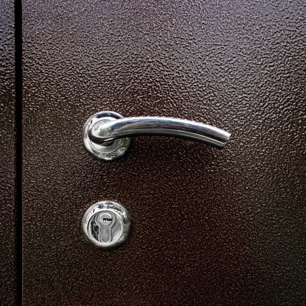Молотковая краска по металлу MOKKE, цвет Серебристый, 0,8 кг, грунт-краска по ржавчине