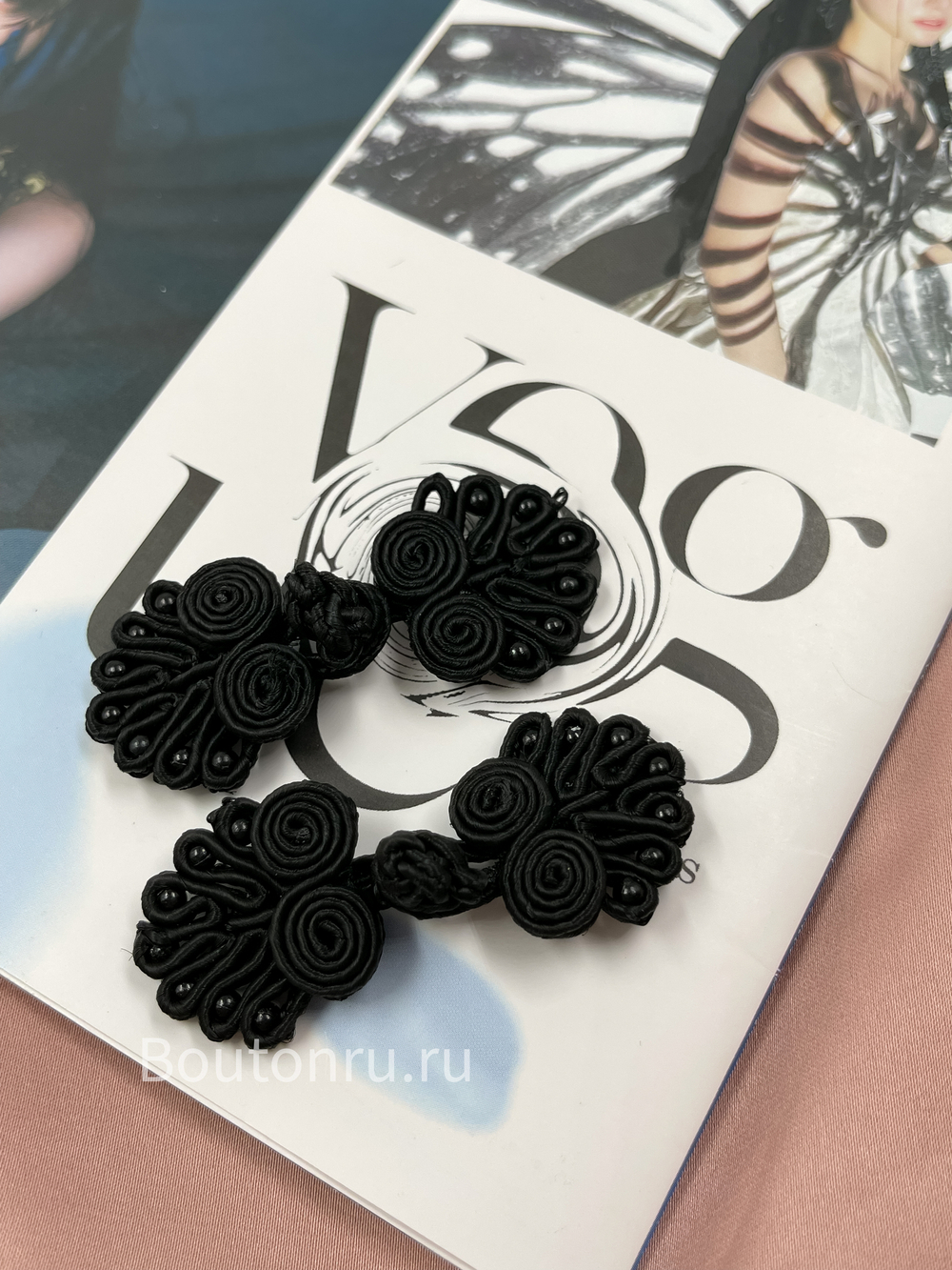 Застежка клевант плетеная с бусинами черная (китайская пуговица)