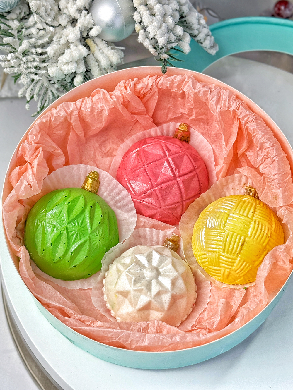 Набор пирожные "Новогодние шары" муссовые - Новый год