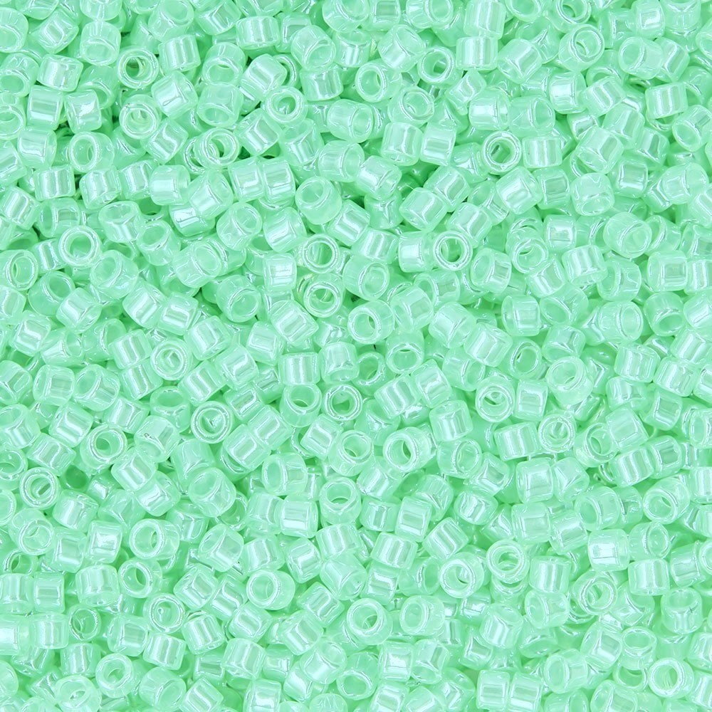 Японский бисер TOHO Treasure (№144), жемчужный глянцевый